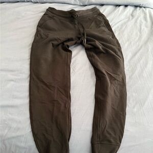 Lululemon black scuba joggers size 6